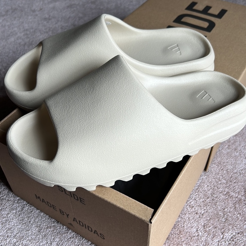 Yeezy Slides - Bone Size 9